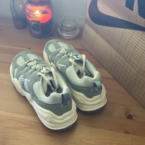 Nike Tech Hera Light Silver/Sail/Flat Pewter/Mica Green Size 10 New Without Box - Picture 6 of 6